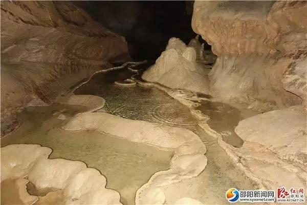 奇！邵阳一个溶洞里面居然有会“唱歌”的石幔！