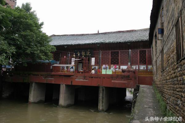 这片生养我的土地，这一座几近被遗忘的古城，承载着梦