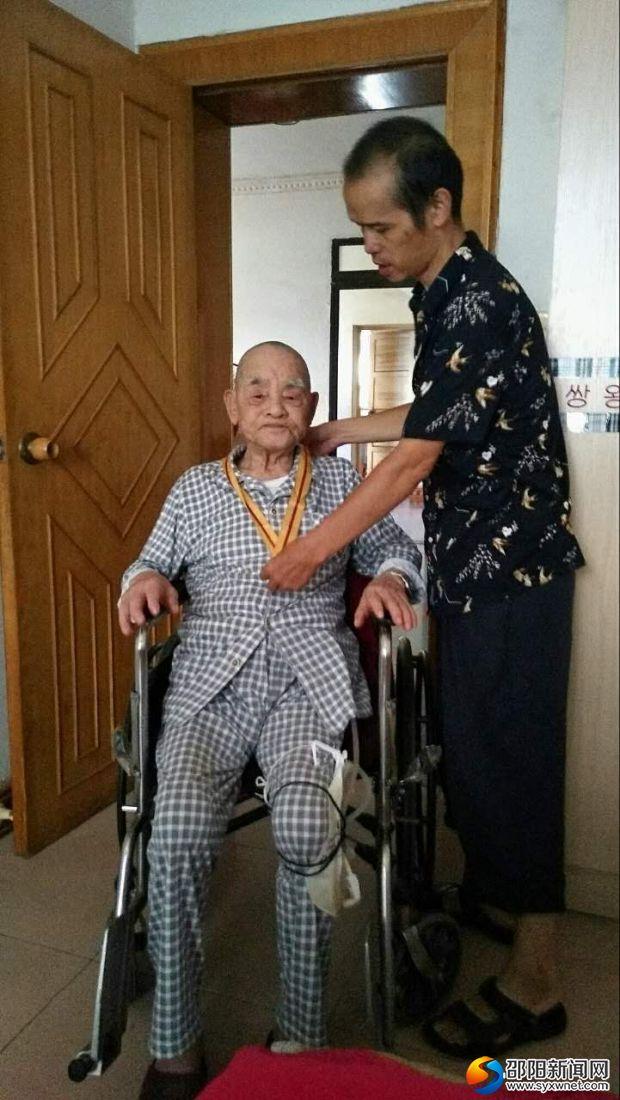 台湾抗战老兵荣归武冈故里