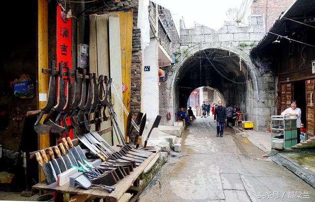 千年古王城，湖南武冈古城，城门洞子铁匠铺：打铁匠叮当几十年 坚守传统手艺