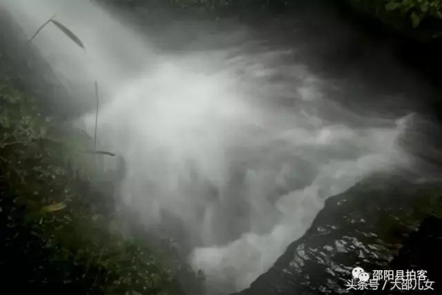 邵阳县河伯岭精美绝伦的瀑布群横空出世