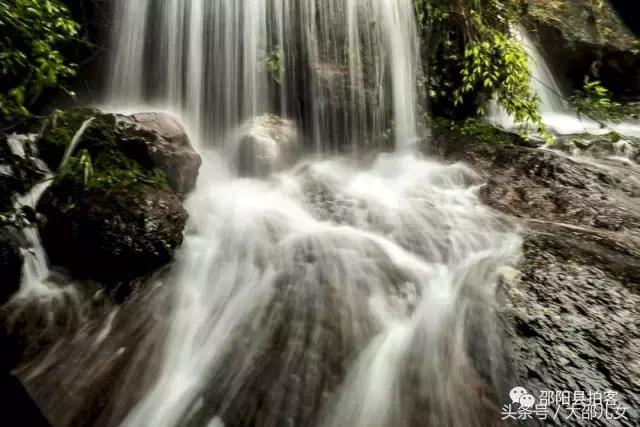 邵阳县河伯岭精美绝伦的瀑布群横空出世