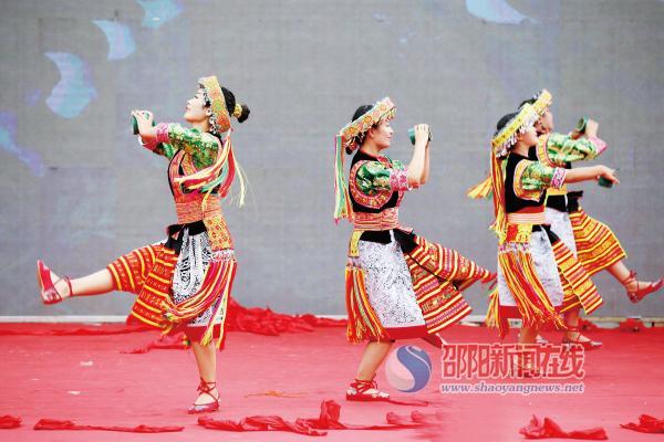 隆回县虎形山瑶族乡千年花瑶“讨僚皈”