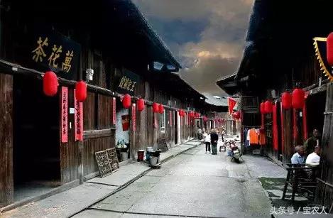 去这片没有污染的神奇绿洲，我带着你，你一定不要带着钱