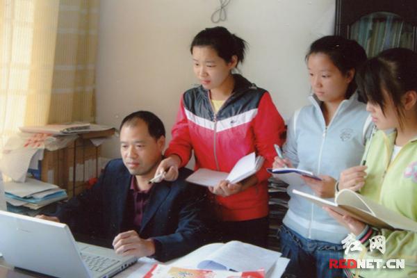 新宁县第一中学教师徐杰：扎根讲台终不悔