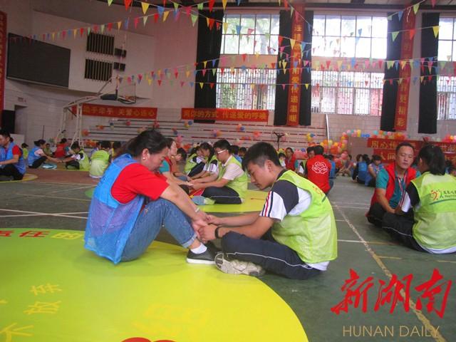 隆回二中注重心理辅导为学生“减压”