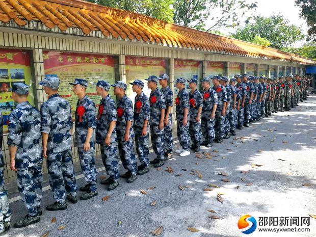 又到一年送兵时 武冈新兵陆续踏上征途