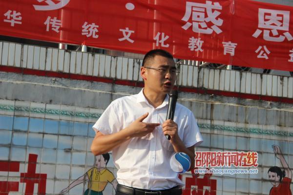 “践行中国梦，感恩公益行” 公益演讲报告团走进绥宁一中