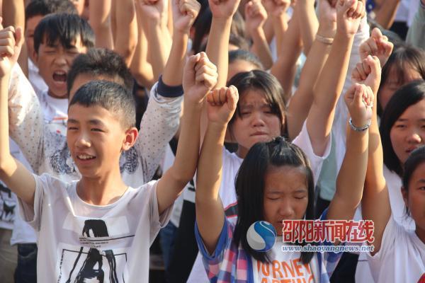 “践行中国梦，感恩公益行” 公益演讲报告团走进绥宁一中