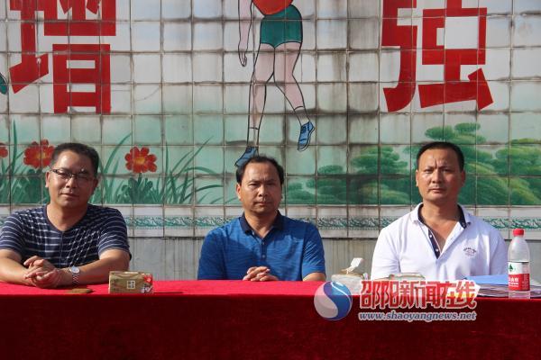 “践行中国梦，感恩公益行” 公益演讲报告团走进绥宁一中