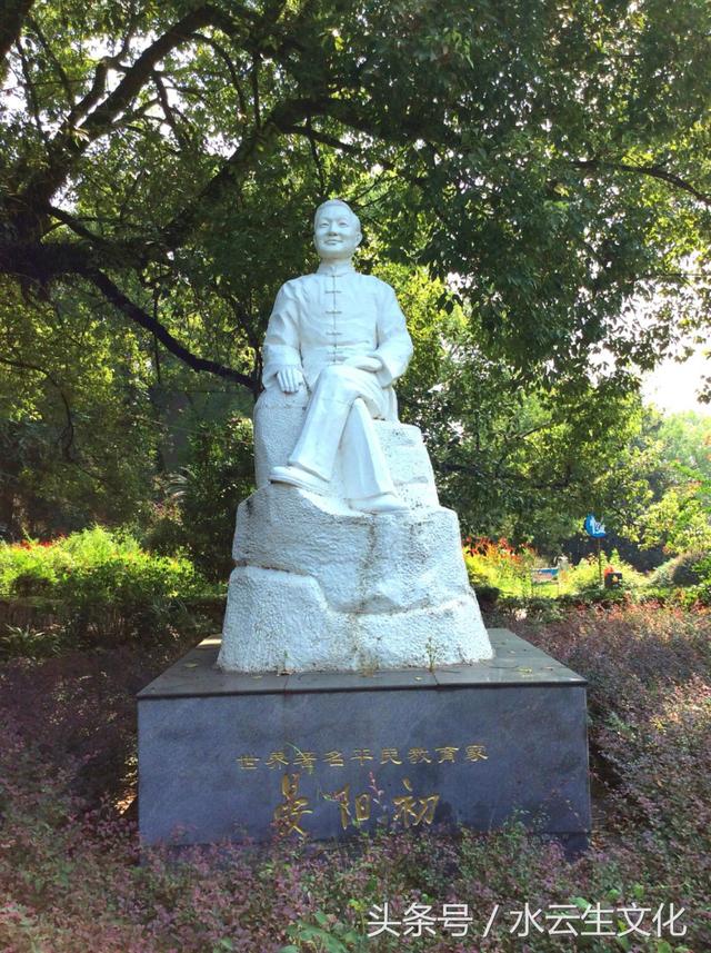 这个未到过武冈的百岁老人，为何永远坐在这里？