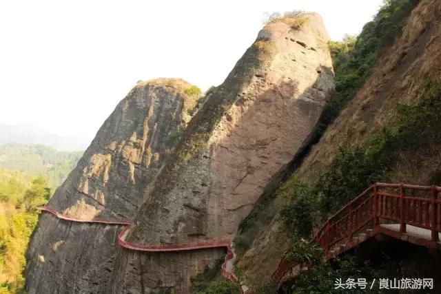 崀山“驼峰栈道”之“龙口吞珠”！