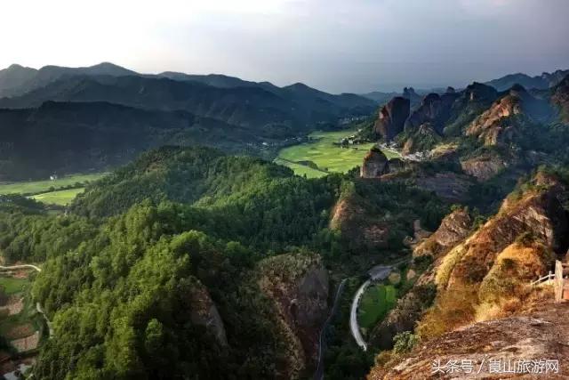 崀山“驼峰栈道”之“龙口吞珠”！