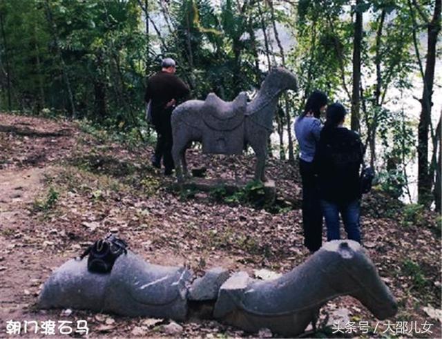 邵阳县金称市镇朝门渡石马——出皇帝的传说