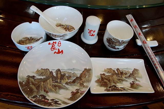 崀山风光陶瓷艺术深受好评