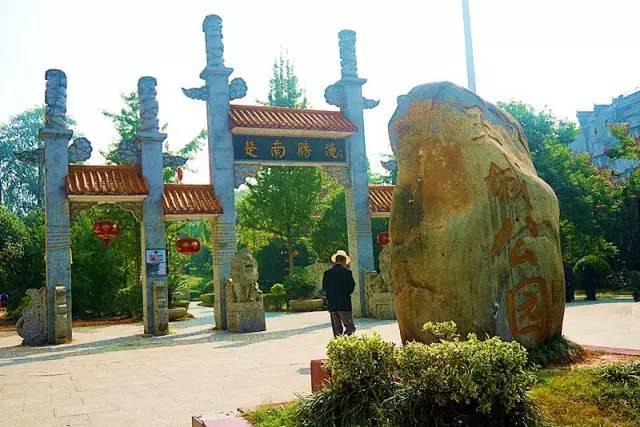 都市风情与古典文明结晶——武冈王城公园国庆掠影
