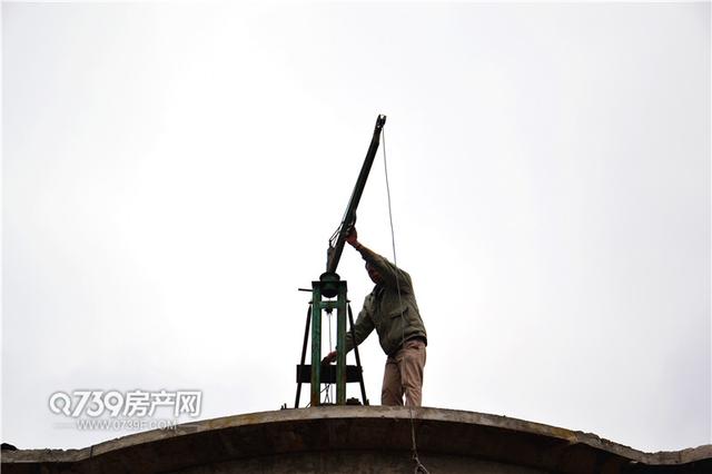 实拍邵东农村建房“圆垛”仪式 屋顶上抛现金红包！