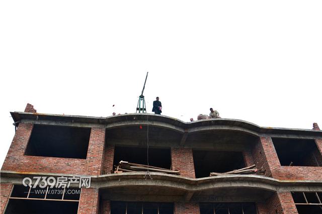 实拍邵东农村建房“圆垛”仪式 屋顶上抛现金红包！