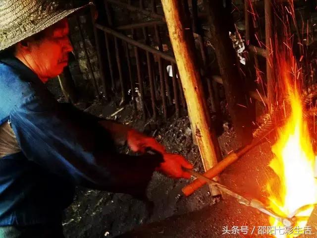 邵阳县塘田市镇，还有一座在最后“坚守”的铁匠铺