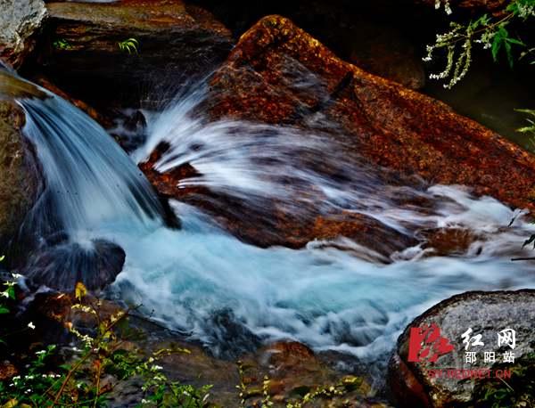 新邵白水峡谷：青山绿水好去处