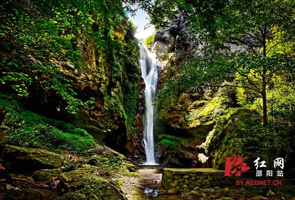 新邵白水峡谷：青山绿水好去处