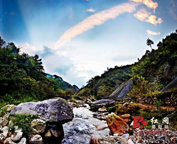 新邵白水峡谷：青山绿水好去处