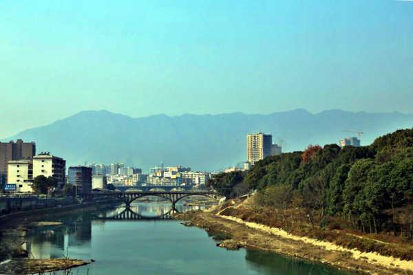 洞口：古镇新城