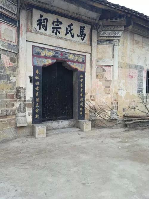 魅力石屋冲 中古要道青龙桥 供有三个菩萨