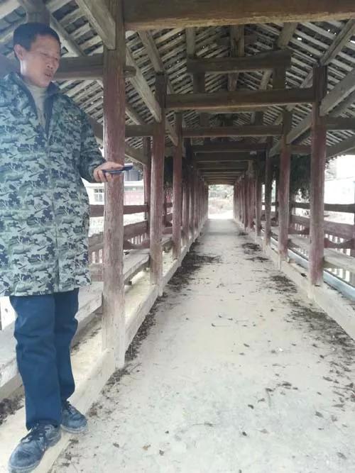 魅力石屋冲 中古要道青龙桥 供有三个菩萨