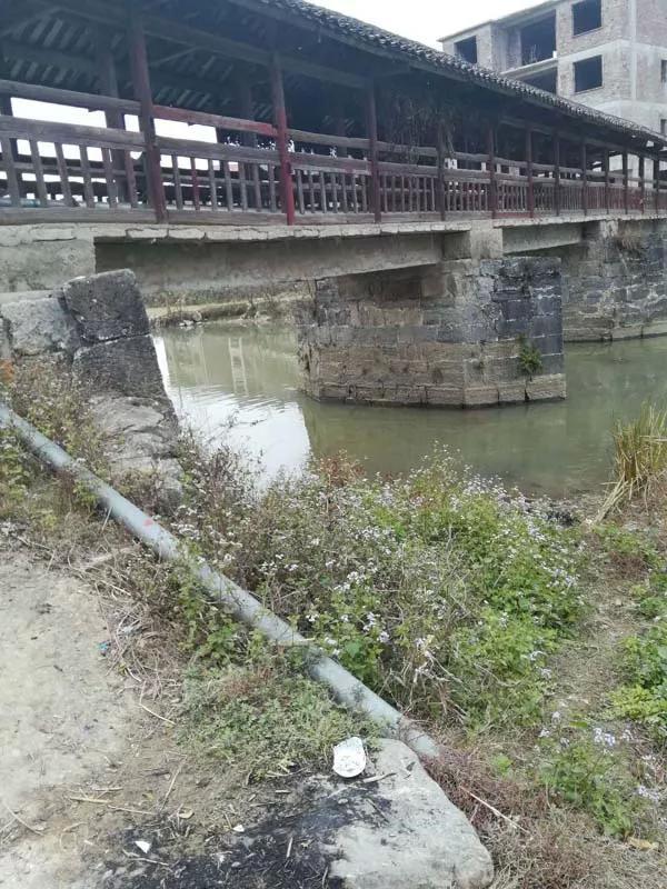 魅力石屋冲 中古要道青龙桥 供有三个菩萨