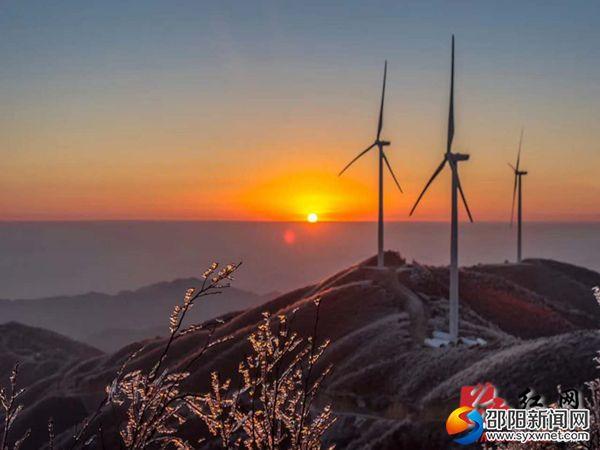 新邵岳坪峰国家森林公园：雾凇景观美如画