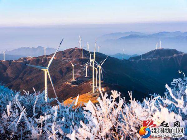 新邵岳坪峰国家森林公园：雾凇景观美如画
