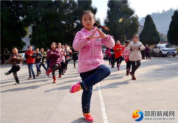 绥宁县：苗侗娃娃喜迎新年