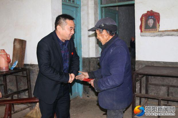 屈领梅：要做一名为百姓、邵阳发展服务的人民代表
