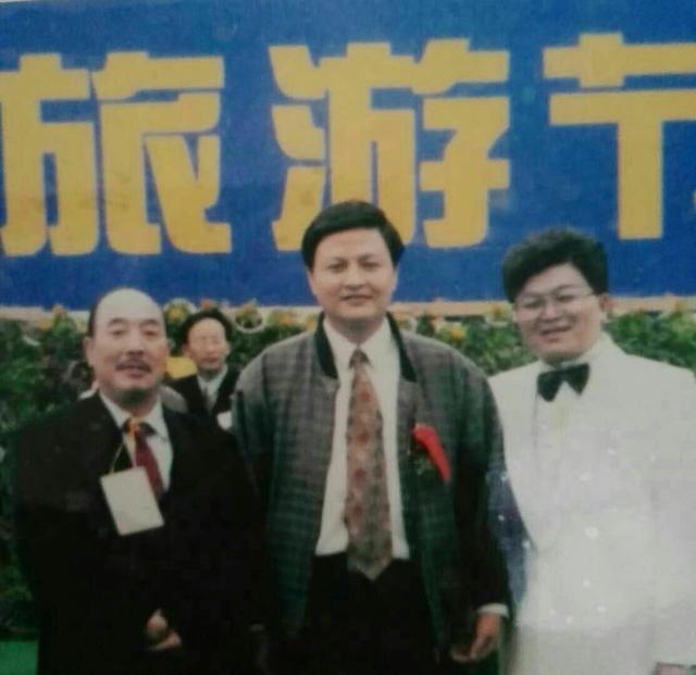 中国崀山极具魅力的实力派男高音歌唱家——李绍良