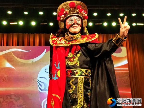 邵东县首届“戏剧节”隆重举行 数千名戏迷家门口看名角唱戏